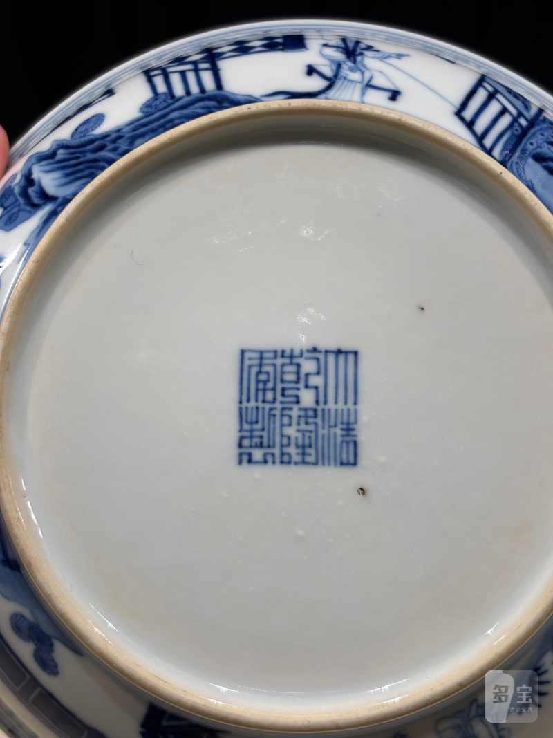 清乾隆 青花内岁寒三友外婴戏图盘 - 图13